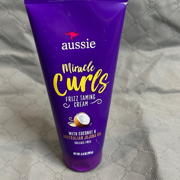 Aussie Miracle Curls Frizz Taming Cream - Picture 2 of 8